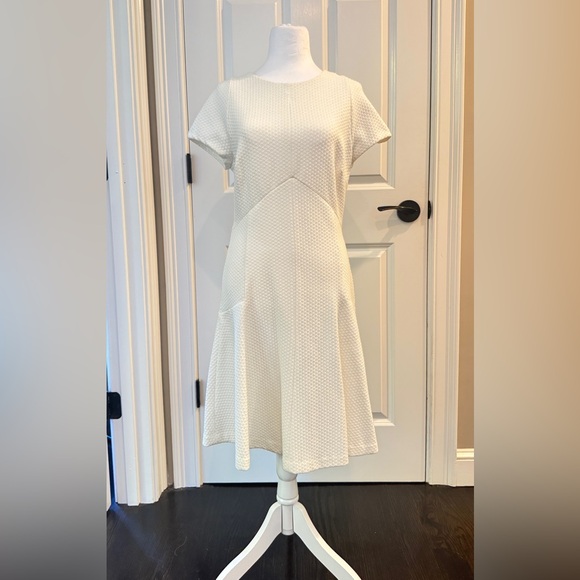 Banana Republic Dresses & Skirts - Banana Republic Cream Textured Midi Dress